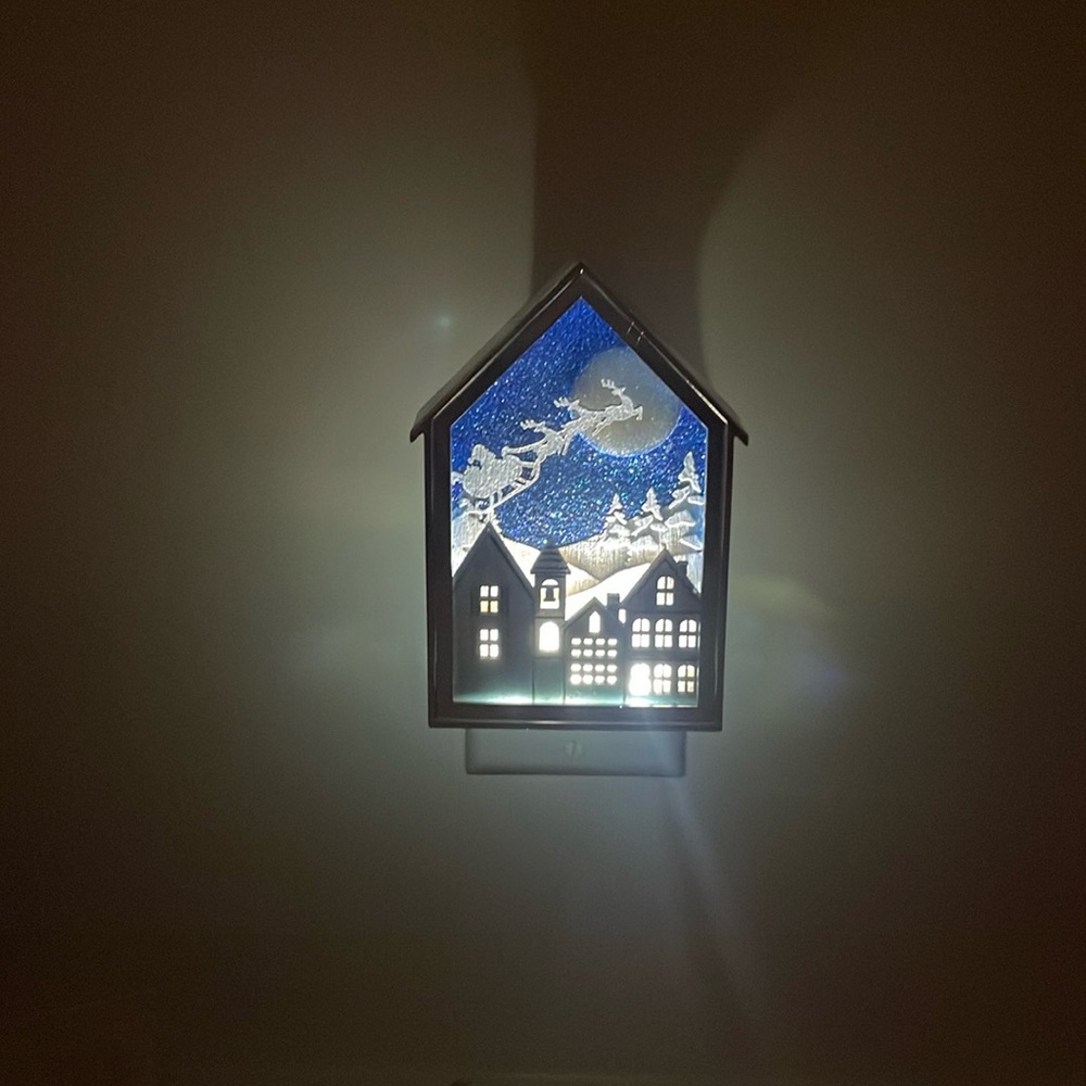 Bath & Body Works Wallflower Plug - Santa Flying Over The Houses - Picture 8 of 8